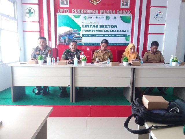 Waka Polsek Muara Badak Hadiri Rakor Lintas Sektoral dengan Puskesmas Muara Badak