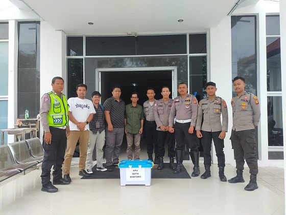 Polres Bontang Kawal Logistik Pemilu 2024 Pastikan Sampai Tujuan Dengan Aman