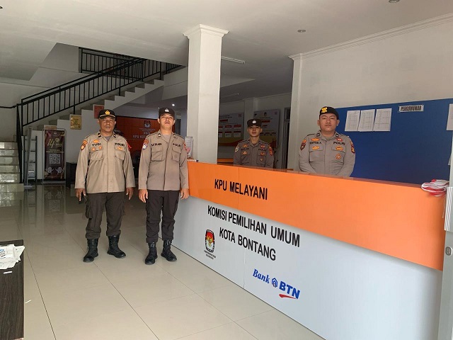 Personil Polres Bontang Laksanakan Pengamanan Kantor KPU 24 Jam