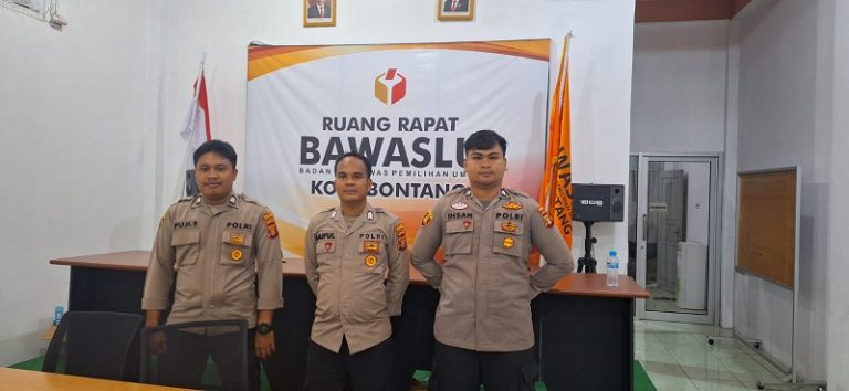 Piket Pawas Kontrol Petugas Pam di Kantor Bawaslu