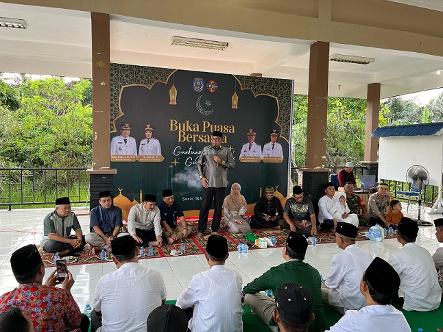 Kapolsek dan Pemerintah Daerah, Lestarikan Budaya Daerah dengan Bukber bersama warga