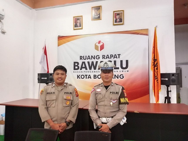Pastikan Keberadaan Petugas Wa Pawas Kontrol Kantor Bawaslu