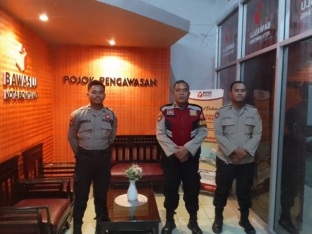 Pawas Kontrol Keberadaan Petugas Pam Kantor Bawaslu