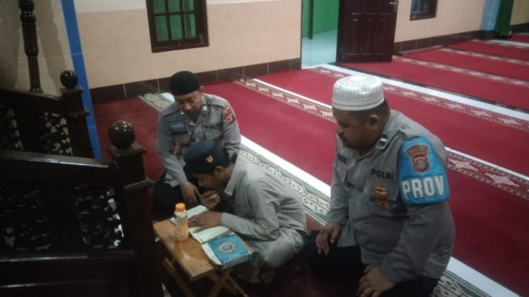 Pembentukan Karakter Individu Dekat Dengan Masyarakat, Personil Polsek Polsek Muara Badak Tadarus Al Qur’an
