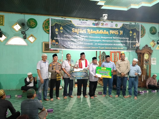Indahnya Kebersamaan Bangun Kepedulian Sosial, Kolaborasi Polsek Marang kayu – Muspika dan Perusahaan Santuni Anak Yatim