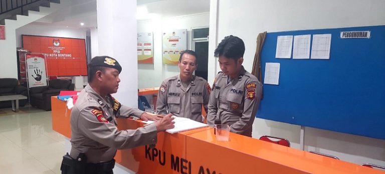 Pastikan Kehadiran Petugas , Wa Pawas Kontrol Kantor KPU