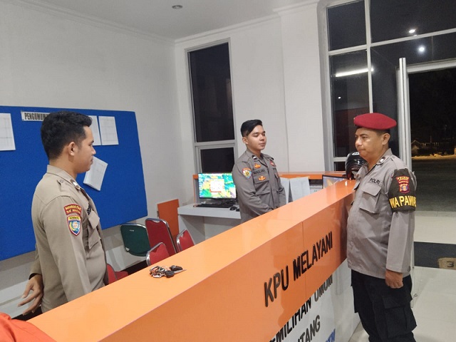 Wa Pawas Kontrol Keberadaan Petugas Pam Kantor KPU