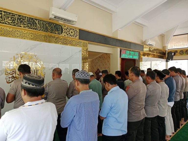 Tingkatkan Imtaq personil Polri, Tausiah usai Sholat Fardlu Berjamaah
