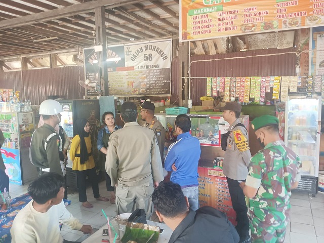 Bhabinkamtibmas Dan Satpol PP Lakukan Penertiban dan Himbauan Kepada Pelaku Usaha Kuliner