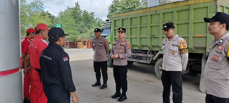 Lindungi Hak Konsumen, Kapolsek Marangkayu Pimpin Pemeriksaan Takaran SPBU