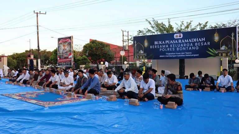 Tingkatkan Imtaq dan Soliditas, Keluarga Besar Polres Bontang Buka Puasa Ramadhan Bersama Awak Media