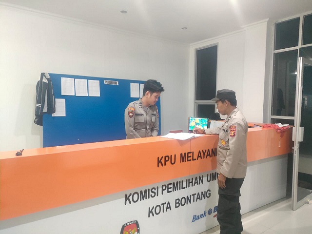 Wa Pawas Kontrol Pengamanan Kantor KPU