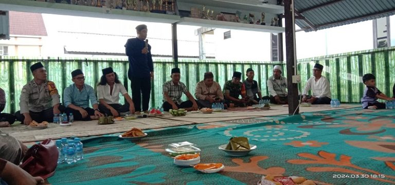 Jalin Komunikasi Efektif, Pak Bhabin Dan Perangkat Kelurahan Buka Puasa Ramadhan Bersama IPLB