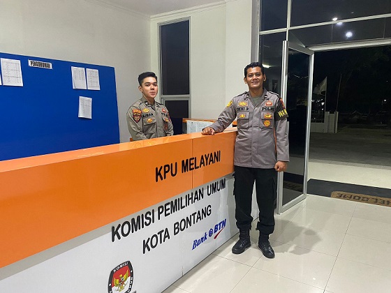 Cek kesiagaan Personil Pam, Piket Pawas Kontrol di Kantor KPU Kota Bontang
