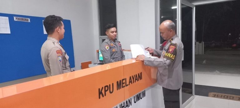 Cek Kesiapan, Pawas Laksanakan Patroli dan pengecekan Kantor KPU Kota Bontang
