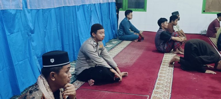 Sholat Tarawih Tingkatkan Kualitas Imtaq Personil Polsek Muara Badak