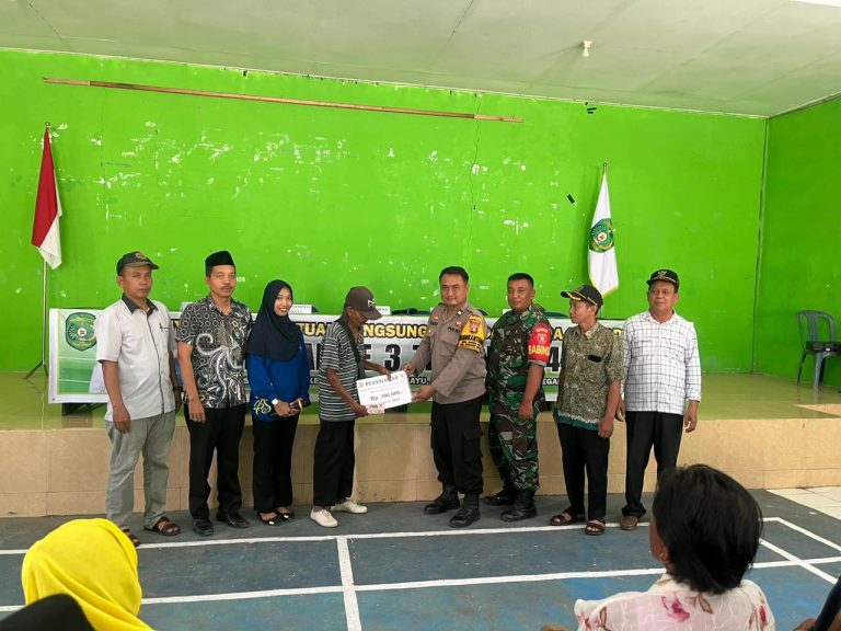 Pastikan Kamtibmas Bhabinkamtibmas Desa Santan Ulu Polres Bontang beri pendampingan penyaluran BLT Dana Desa