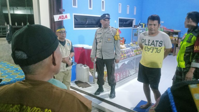 Jaga Kamtibmas Tetap Kondusif Bhabinkamtibmas Kelurahan Bontang Kuala Laksanakan Patroli Gabungan bersama FKPM