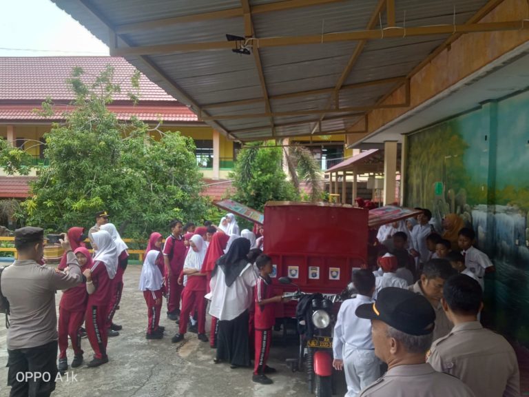 Peduli Pendidikan, Bentor Cerdas Presisi Polres Bontang kunjungi SDN 09 Bontang Selatan