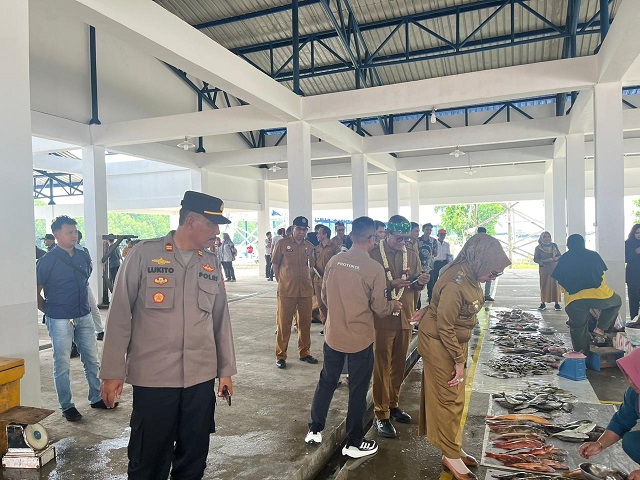 Kapolsek Bontang Utara hadiri Peringatan hari nelayan nasional dan peresmian gedung baru PPI/TPI Tanjung Limau Kota Bontang