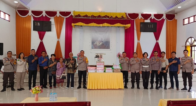 Pererat Hubungan dengan Komunitas Agama, Kapolres Bontang AKBP Alex FL Tobing SIK, gelar Minggu Kasih di Gereja Kerapatan Bontang (GKP)