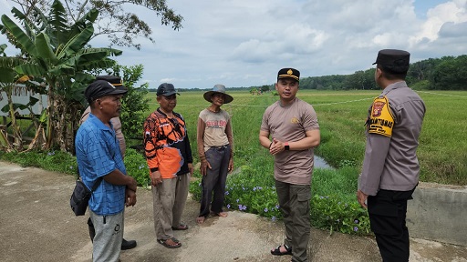 Bersama Gapoktan dan UPT Dinas Pertanian, Polsek Marangkayu Siapkan Lahan Penanaman Padi Unggul Guna Ciptakan Ketahanan Pangan