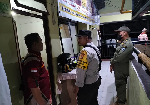 Harkamtibmas wilayah binaan, Bhabinkamtibmas Api Api Aiptu Suyatno Turun Langsung Monitor Pengawasan Kepemilikan KTP di Rusunawa Bontang Utara