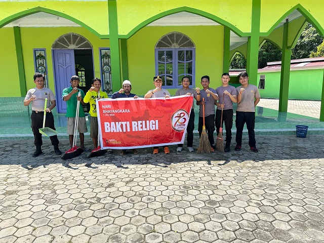 Bhakti Religi Polsek Marangkayu sambut Hari Bhayangkara ke-78 di Masjid Sumber Takwa