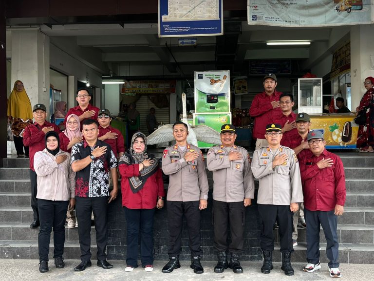 Dekat dengan Masyarakat, Kapolres Bontang gelar bekesah Bersama Pedagang Pasar Rawa Indah