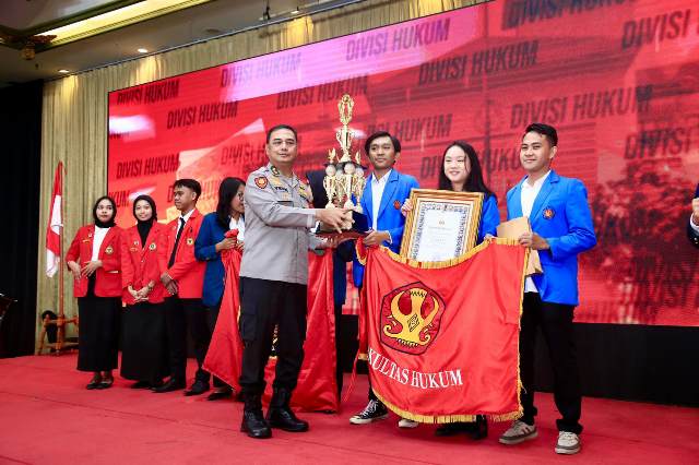 Undip Juara 1 Lomba Debat Hukum, Kadivkum Polri: Jadi Wadah Mahasiswa Sikapi Permasalahan Hukum