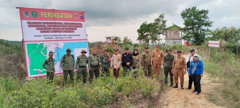 Bhabinkamtibmas dan Babinsa Dampingi Tim Dinas Kehutanan Prop Kaltim Lakukan Patroli Kawasan Hutan Lindung