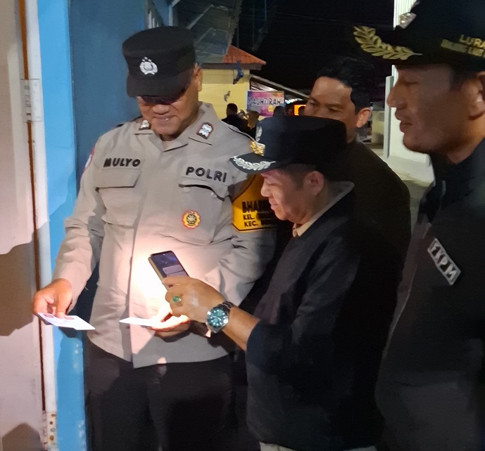 Patroli Gabungan Bhabinkamtibmas Kelurahan Tanjung Laut Indah Aiptu Mulyo bersama Kelurahan dan FKPM