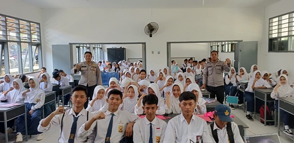 Polsek Marangkayu laksanakan sosialisasi bahaya Narkoba serta Tertib Lalu lintas di SMAN 1 Marangkayu