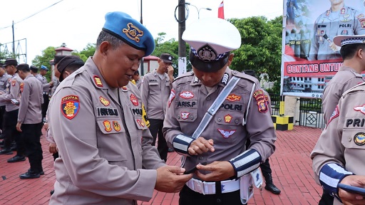 Cegah judi Online, Kasi Propam Polres Bontang laksanakan Sidak Aplikasi Judol di HP Personil Polres Bontang