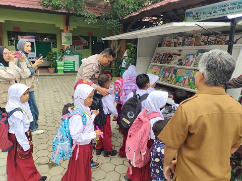 Polsek Bontang Barat Menggelar Bentor Cerdas untuk Meningkatkan Minat Baca Pelajar