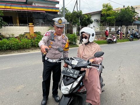 Respon laporan Masyarakat, Kasat Lantas Pimpin Penertiban Kendaraan yang melanggar Rambu Lalu Lintas di Jalan S Tampubolon HOP V