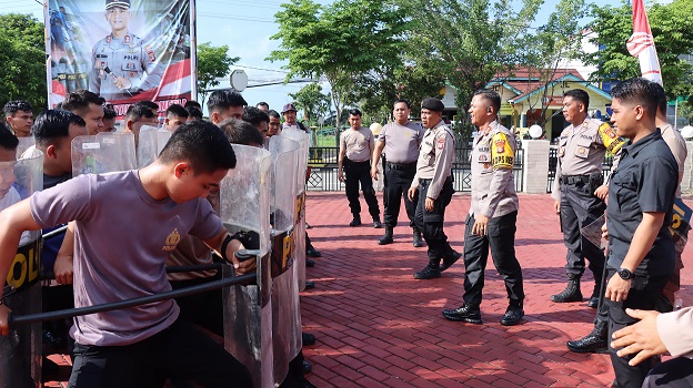 Kesiapsiagaan jelang Pilkada, Kapolres Bontang Latih Langsung Gerakan Dalmas Sat Samapta Polres Bontang