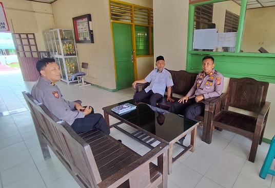 Kapolsek Muara Badak laksanakan Sambang Kunjung Bersama Tokoh Agama di SMP Negeri 2 Muara Badak