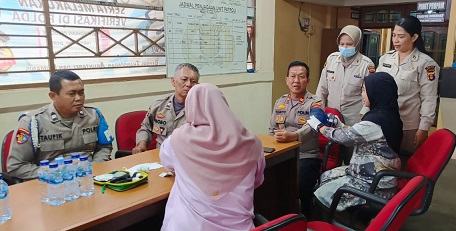 Jaga Kesehatan Personil, Dokkes Polres Bontang laksanakan Pemeriksaan Kesehatan Rutin di Polsek Bontang Barat