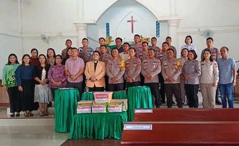 Wujud Kepedulian, Kapolres Bontang Gelar Minggu Kasih di Gereja Huria Kristen Indonesia