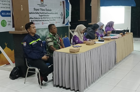 Jelang Pilkada serentak 2024, Bhabinkamtibmas Guntung hadiri dan Amankan Rapat Pleno Terbuka DPHP Tingkat Kelurahan