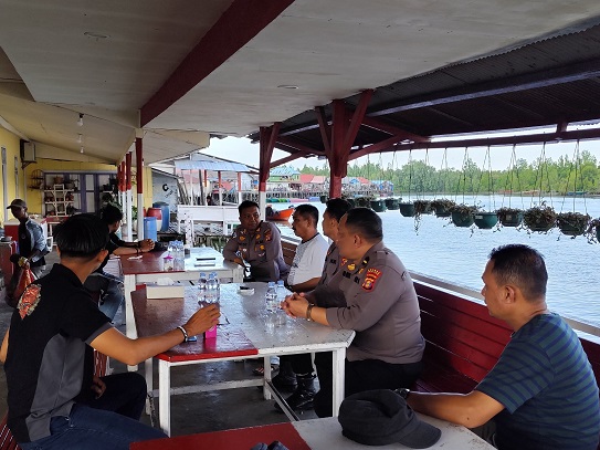 Silaturahmi Bekesah Kapolsek Muara Badak Bersama Tokoh Masyarakat di Desa Muara Badak Ilir