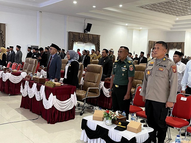 Polres Bontang Kawal Rapat Paripurna ke 18 Masa Sidang III DPRD Kota Bontang