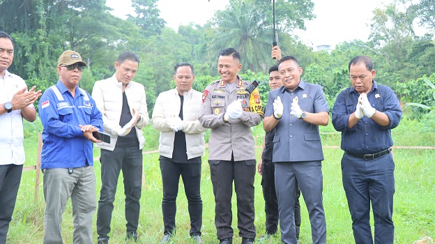 Kapolres Bontang hadiri Peletakan Batu Pertama Pembangunan Asrama Baru di Kompleks Perumahan Polres Bontang oleh APMIGAS