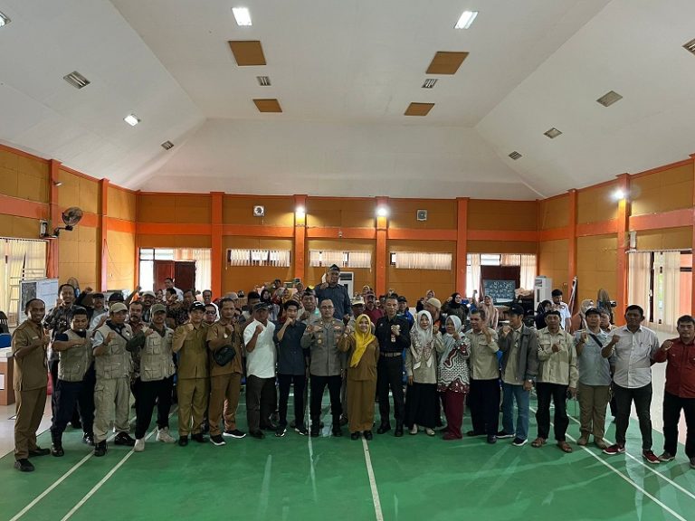 Bertindak sebagai Narasumber , Kapolsek Bontang Selatan hadiri Sosialisasi Kewaspadaan Dini di Kecamatan Bontang Selatan