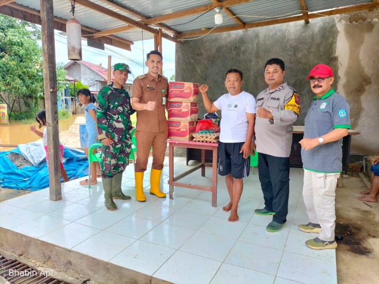 Polri dan Stakeholder Peduli, Bantu Korban Banjir di Bontang Utara Polri dan Stakeholder Peduli, Bantu Korban Banjir di Bontang Utara
