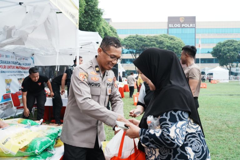 Polri Gelar Gerakan Pangan Murah di Jakarta Timur Polri Gelar Gerakan Pangan Murah di Jakarta Timur