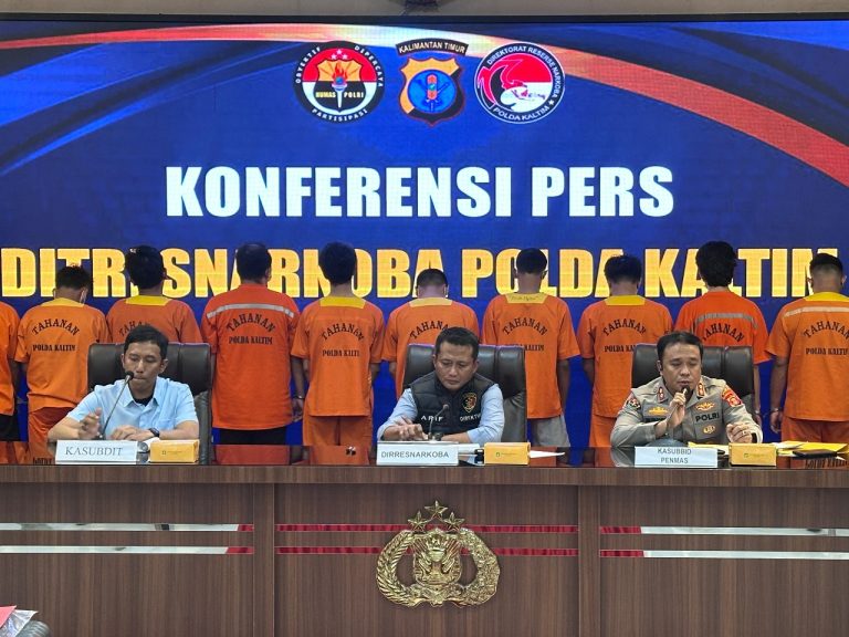 Polda Kaltim Gelar Konferensi Pers Ungkap 7 Kasus Narkotika, Selamatkan 21 Ribu Jiwa Polda Kaltim Gelar Konferensi Pers Ungkap 7 Kasus Narkotika, Selamatkan 21 Ribu Jiwa