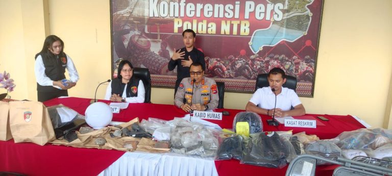 Polda NTB Tetapkan 20 Tersangka Kasus Pengerusakan dan Penjarahan Saat Unjuk Rasa 30 Agustus Polda NTB Tetapkan 20 Tersangka Kasus Pengerusakan dan Penjarahan Saat Unjuk Rasa 30 Agustus