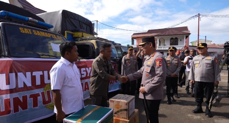 Kapolri dan Ketua Umum Bhayangkari Tinjau Udara Dampak Banjir Longsor Sumut, Pastikan Percepatan Bantuan untuk Warga